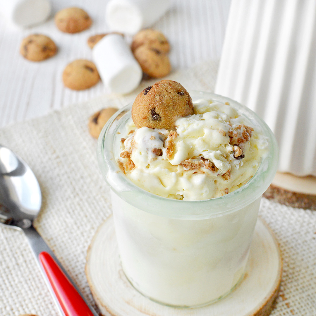 Glace à la vanille, cookie et chamallow