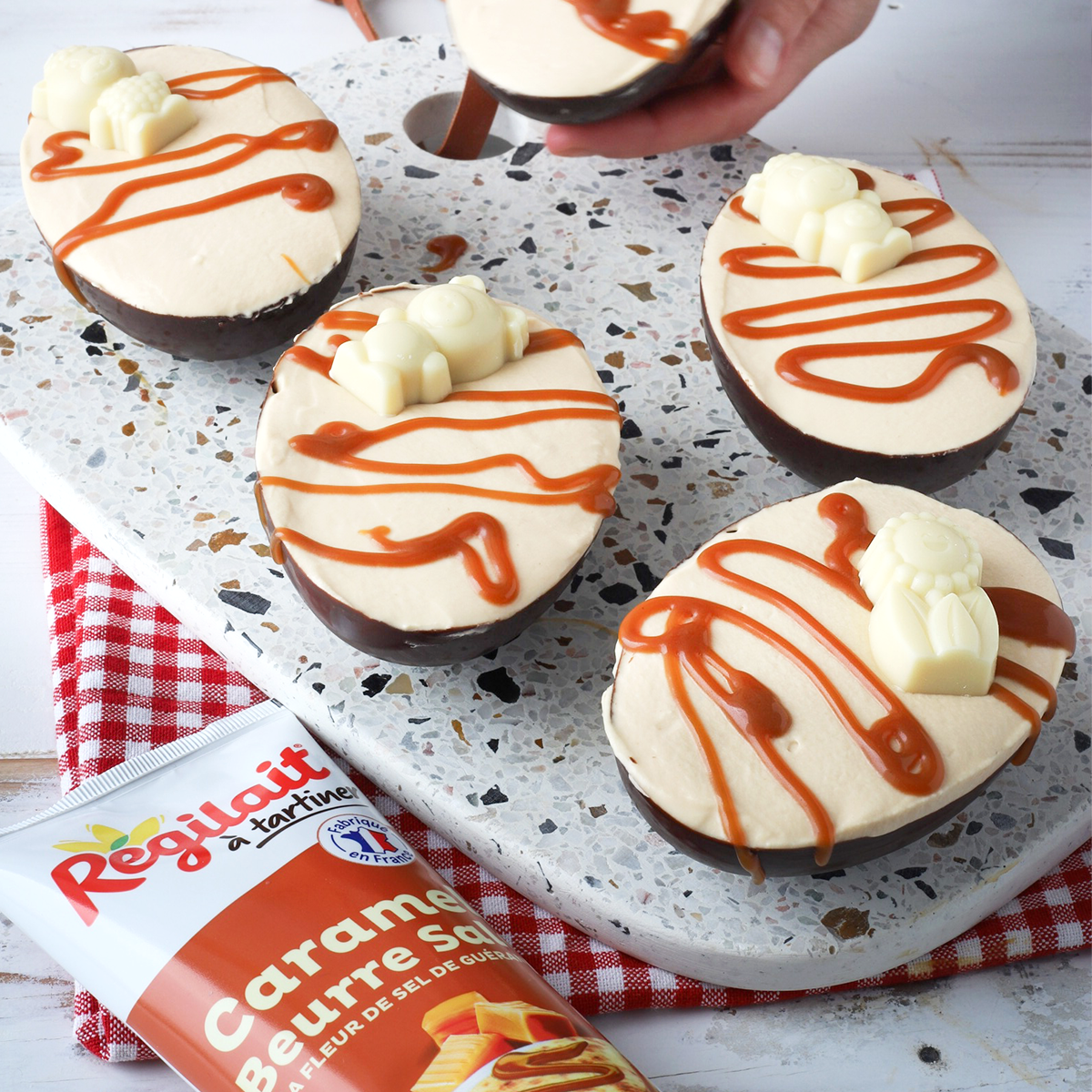 Œufs de Pâques à la mousse au caramel